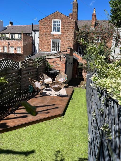 18Th Century Townhouse In Chester City Centre Villa Eksteriør bilde